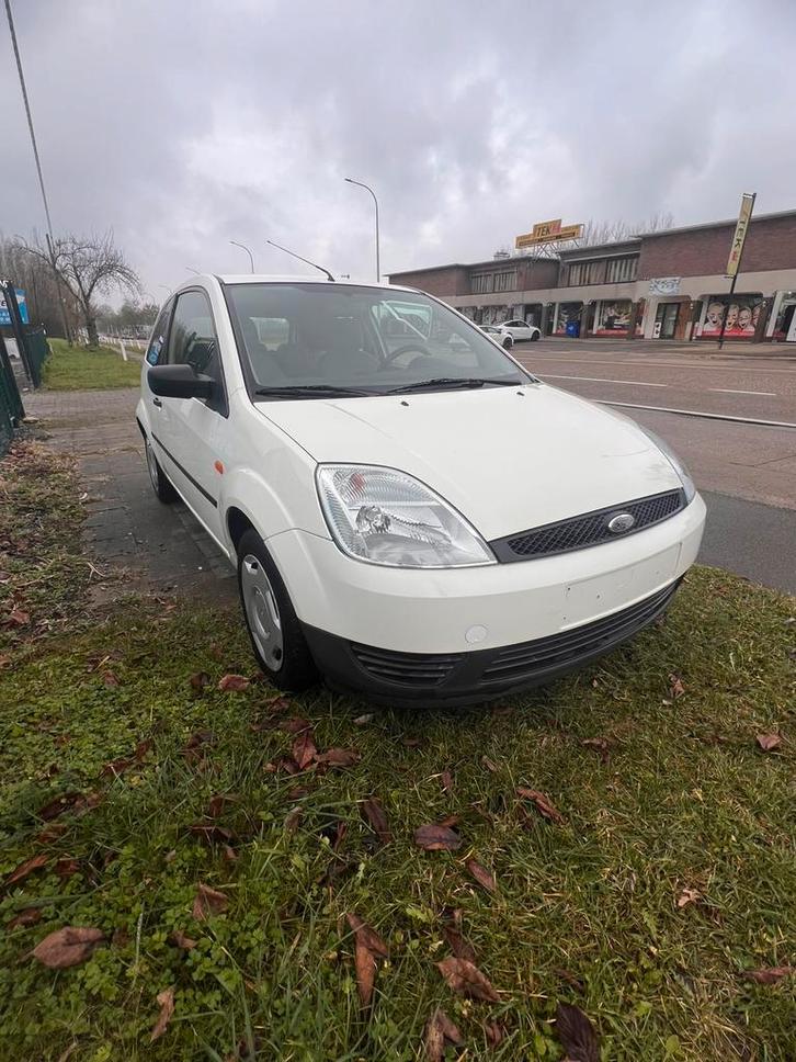 FORD FIESTA BENZINE 165000 km Dealer onderhoude, Auto's, Ford, Particulier, Fiësta, ABS, Airbags, Airconditioning, Radio, USB