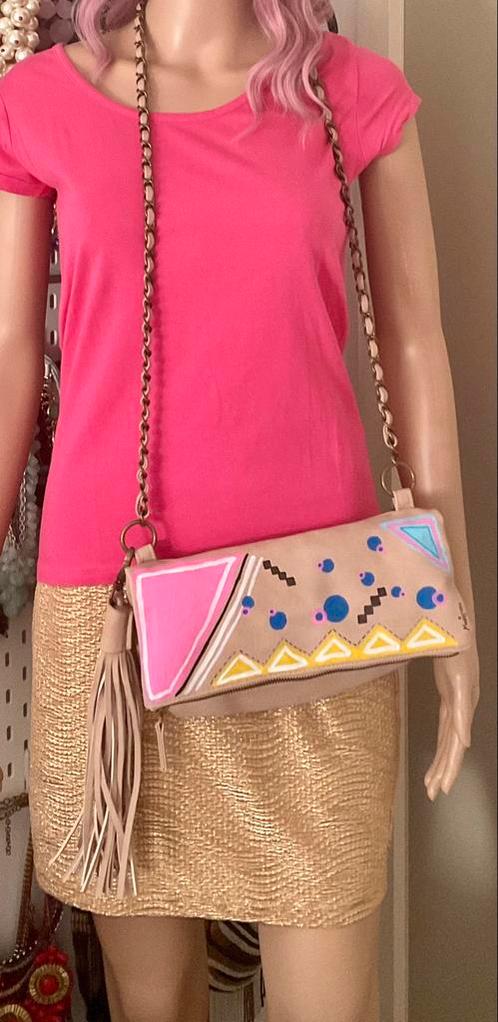 Prachtig handgeschilderd schoudertasje, Handtassen en Accessoires, Tassen | Damestassen, Zo goed als nieuw, Schoudertasje, Beige