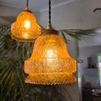 Vintage hanglamp in amberkleurig structuurglas. Prijs/stuk., Ophalen of Verzenden