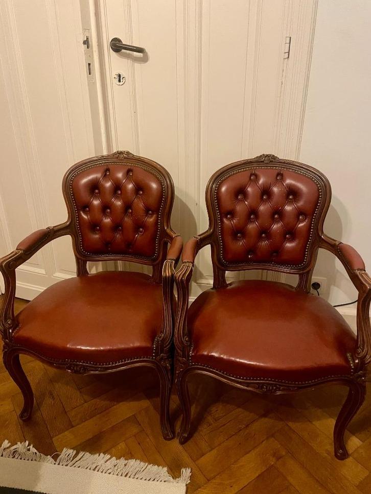 2 Chesterfield fauteuils van leer, Huis en Inrichting, Fauteuils, Gebruikt, Hout, Leer, 50 tot 75 cm, Minder dan 75 cm, Ophalen