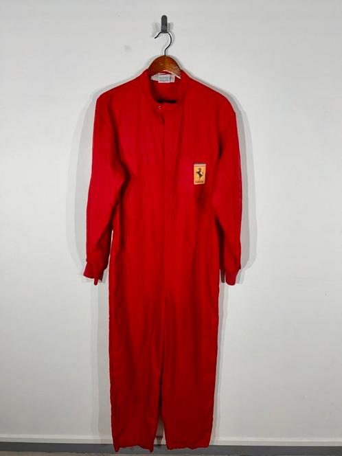 Ferrari vintage red racing suit with Zip closure Formula 1, Verzamelen, Automerken, Motoren en Formule 1, Gebruikt, Auto's