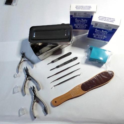 Pedicure Startset instrumenten in box + vijl + mesjes + ...., Handtassen en Accessoires, Uiterlijk | Gezichtsverzorging, Nieuw