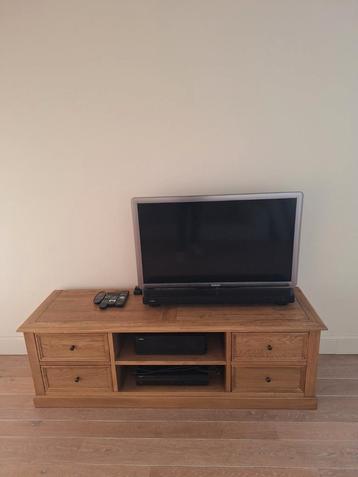 Mooi tv-meubel in vol hout met veel plaats voor dvd's :-) beschikbaar voor biedingen