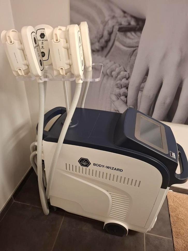 Medcoss Body Wizard – Cryolipolyse toestel (4 koppen), Electroménager, Solarium, Banc solaire & Bronzage facial, Enlèvement