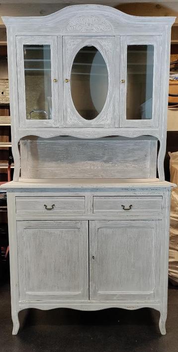 Buffetkast beschikbaar voor biedingen