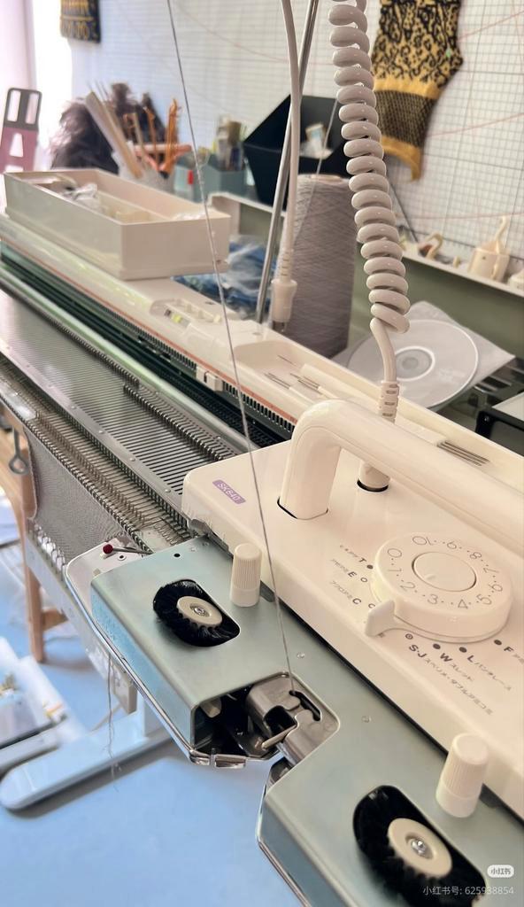 Silver Reed SK840 machine à tricoter, Hobby & Loisirs créatifs, Tricot & Crochet, Tricot, Enlèvement