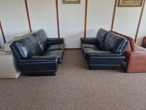ZWARTE BUFFELLEDEREN SALON 3 EN 2 ZIT, Huis en Inrichting, Zetels | Voetbanken en poefs, Gebruikt, Leer, Ophalen