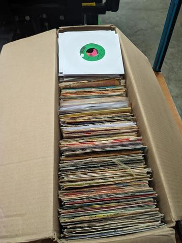 Lot singels 300 stuks StuBru beschikbaar voor biedingen