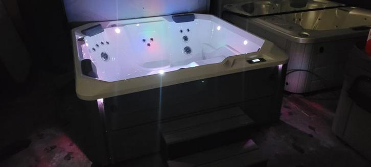 Source d'eau chaude pour jacuzzi, Jardin & Terrasse, Accessoires de piscine, Comme neuf, Éclairage, Enlèvement ou Envoi
