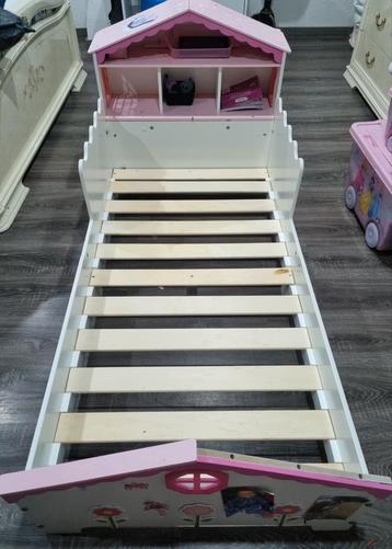 Barbie poppenhuis bed roze en wit voor meisjes beschikbaar voor biedingen