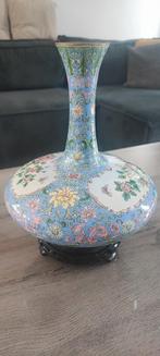 Speciale chinese cloisonne met voetstuk, Antiek en Kunst, Antiek | Vazen, Ophalen of Verzenden
