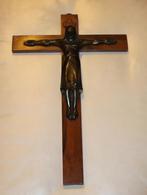 Christ en bronze sur crucifix en chêne, Antiquités & Art, Antiquités | Objets religieux, Enlèvement ou Envoi