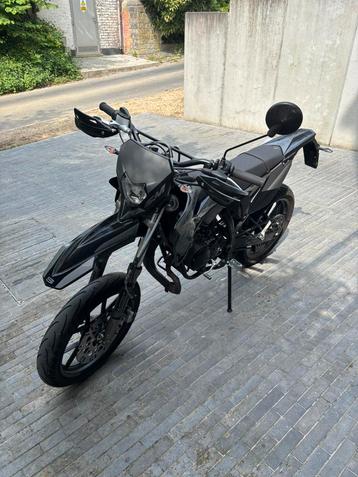 Sherco blackmoon SM-R 50cc, Fietsen en Brommers, 6 versnellingen, Zo goed als nieuw, 50 cc, Ophalen