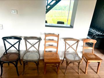 Verschillende modellen stoelen, individueel of samen te koop