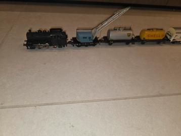  Te koop: Modeltreinset met locomotief en 15 wagons beschikbaar voor biedingen