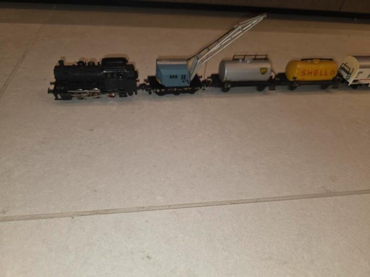 Te koop: Modeltreinset met locomotief en 15 wagons, Hobby en Vrije tijd, Modeltreinen | N-Spoor, Zo goed als nieuw, Ophalen