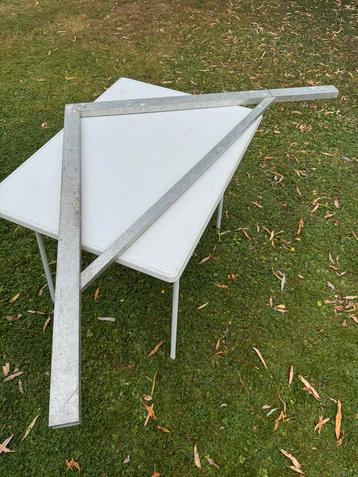 Equerre niveau regle de maçon beschikbaar voor biedingen