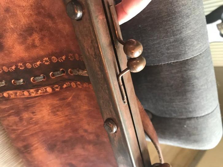 Vintage leren handtas jaren ’70 boho, Handtassen en Accessoires, Tassen | Damestassen, Gebruikt, Schoudertasje, Bruin, Ophalen