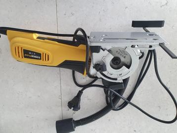 Cirkelzaag machine beschikbaar voor biedingen