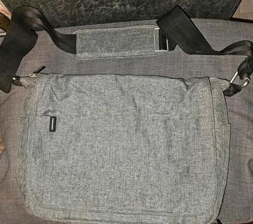 Grijze laptoptas in nieuwe staat beschikbaar voor biedingen