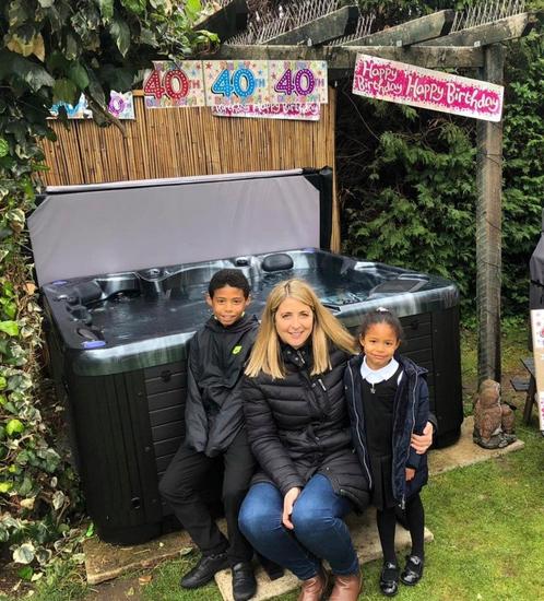 Nieuw💦jacuzzi 5 plaatsen  met led,cover💦nog 2 op stock, Tuin en Terras, Bielzen en Borduren, Nieuw, Ophalen of Verzenden