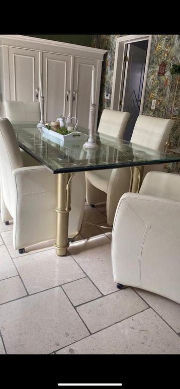 Eet tafel met 8 stoelen te koop beschikbaar voor biedingen
