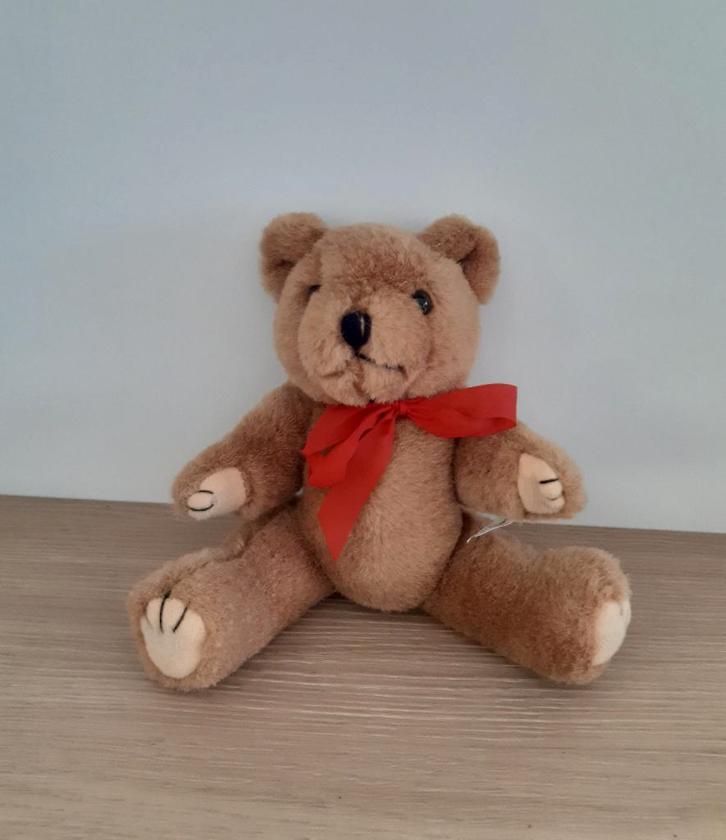 Klein knuffelbeertje met strik - armen en benen bewegen (20c, Enfants & Bébés, Jouets | Peluches, Comme neuf, Enlèvement ou Envoi