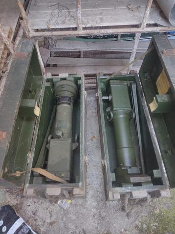 2 antieken Krikken 12 - 15 Ton beschikbaar voor biedingen