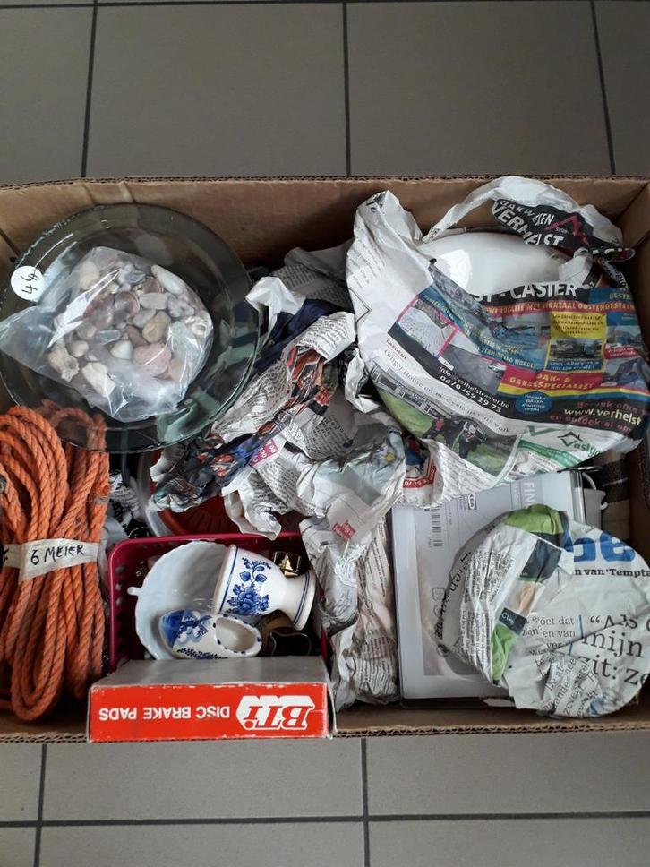 Allerlei spullen 4 bananen dozen vol, Diversen, Rommelmarktspullen, Zo goed als nieuw, Ophalen