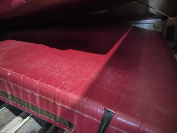 Hoogspring matten gebruikt, Sport en Fitness, Turnen, Gebruikt, Materiaal, Rood, Ophalen