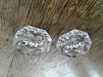 2 Glaasjes: peper en zout beschikbaar voor biedingen