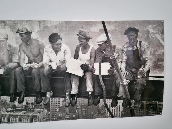 Qui se souvient de cette affiche légendaire?Lunch Skyscraper, Collections, Photos & Gravures, Comme neuf, Photo, Étranger, Avant 1940