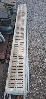 4 passerelles de 3m .