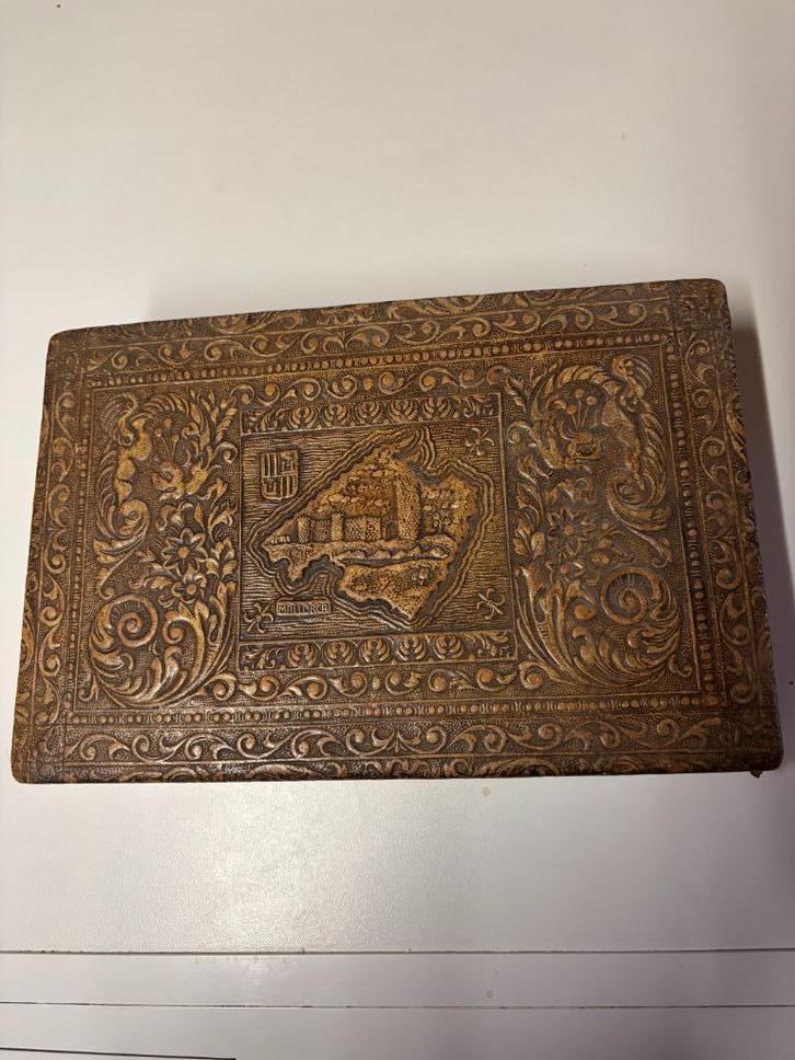 Oude sigarettensigarendoos van hout en leer - Mallorca, Verzamelen, Rookartikelen, Aanstekers en Luciferdoosjes, Zo goed als nieuw