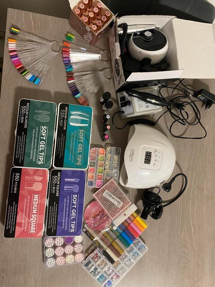 Matériel ongle a vendre urgent sur Liège, Bijoux, Sacs & Beauté, Beauté | Cosmétiques & Maquillage, Comme neuf, Accessoires, Blanc