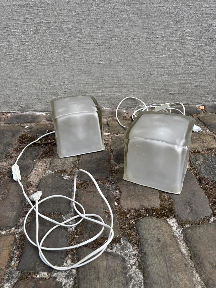 2 “ice cube” lampen (IVIKEN) door IKEA, Huis en Inrichting, Lampen | Tafellampen, Zo goed als nieuw, Minder dan 50 cm, Glas, Kunststof