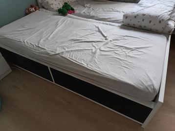 Ikea bed met 2 lades  beschikbaar voor biedingen