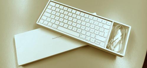 Apple Magic Keyboard 2 ( qwertz ) nieuwstaat, Computers en Software, Toetsenborden, Zo goed als nieuw, Overige indelingen, Ophalen of Verzenden