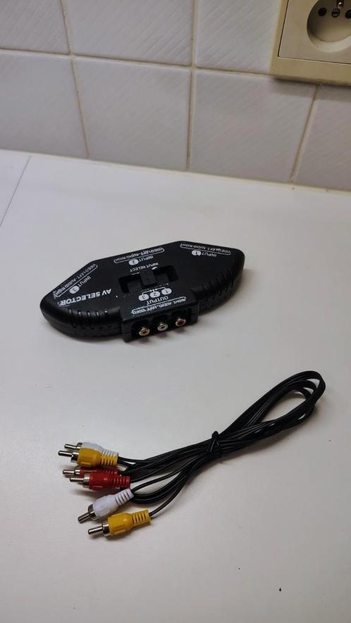 AV switch met RCA kabel., Audio, Tv en Foto, Televisie-accessoires, Zo goed als nieuw, Ophalen of Verzenden