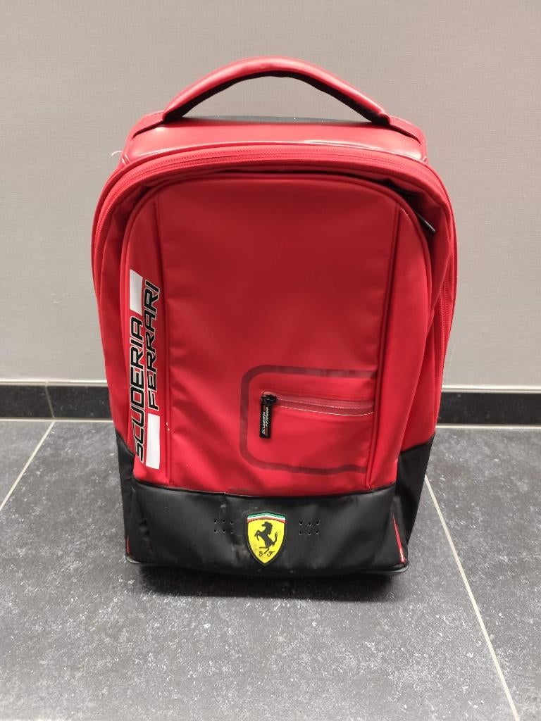 Scuderia Ferrari F1 trolly, Bijoux, Sacs & Beauté, Sacs | Sacs de voyage & Petits Sacs de voyage, Utilisé, Rouge, Moins de 40 cm