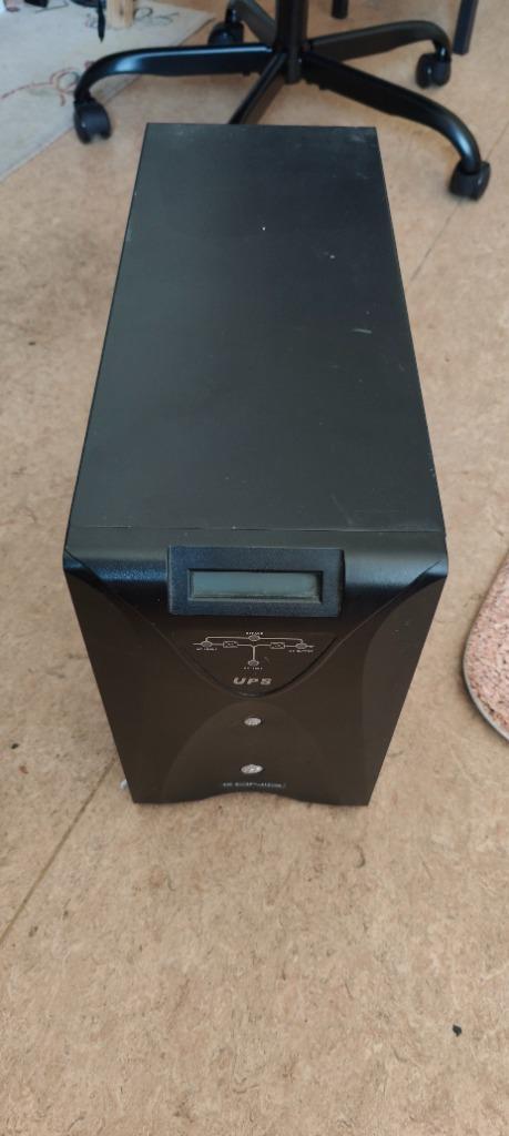 Onduleur UPS Model CMP-UPS-3000, Computers en Software, Noodvoedingen (UPS), Gebruikt, Ophalen