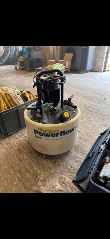 Fernox powerflow spoelmachine beschikbaar voor biedingen