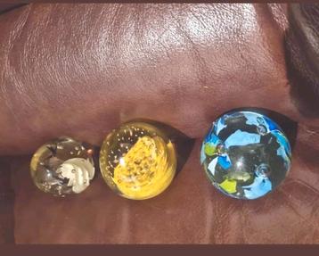 Vintage glas presse papier, presse-papier, setje beschikbaar voor biedingen