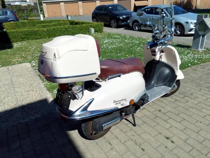 scooter neco borsalino beige/bruin 125cc, Vélos & Vélomoteurs, Scooters | Vespa, Utilisé, Autres modèles, Essence, Enlèvement