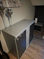 Slaapkamer meubels, 2 nachtkastjes met commode. Gelijk nieuw, Enlèvement