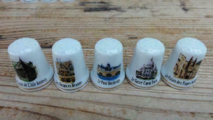 Nog 3 Porseleinen Franse vingerhoedjes, Verzamelen, Vingerhoedjes, Zo goed als nieuw, Porselein, Ophalen of Verzenden