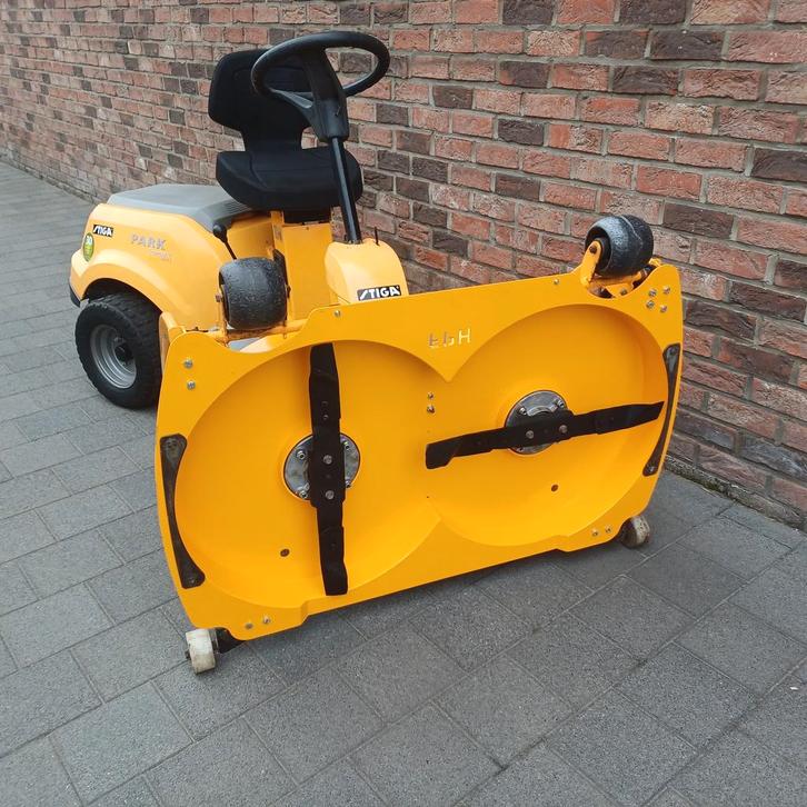 Zitmaaier stiga park hst 16 Frontmaaier👉 nieuw maaidek, Tuin en Terras, Zitmaaiers, Zo goed als nieuw, Ophalen of Verzenden