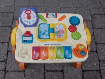 Vtech babybureau Frans en Nederlands beschikbaar voor biedingen