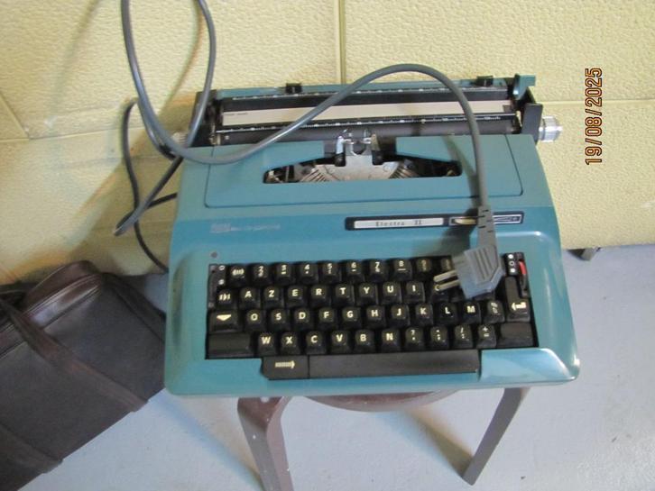 Machine à écrire ELECTRIQUE portative Smith-Corona, Divers, Machines à écrire, Utilisé, Enlèvement