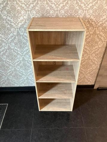 Kleine boekenplank  beschikbaar voor biedingen